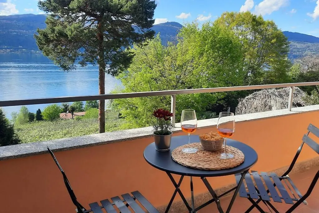 La Casa Di Giulia - Holiday Home Ranco İtalya